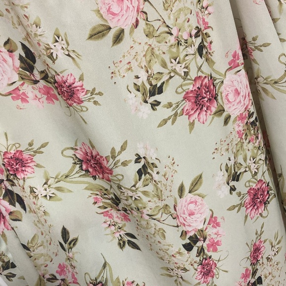 3 /$20… bundle and save
Cute floral sleeveless 2x - Picture 2 of 6